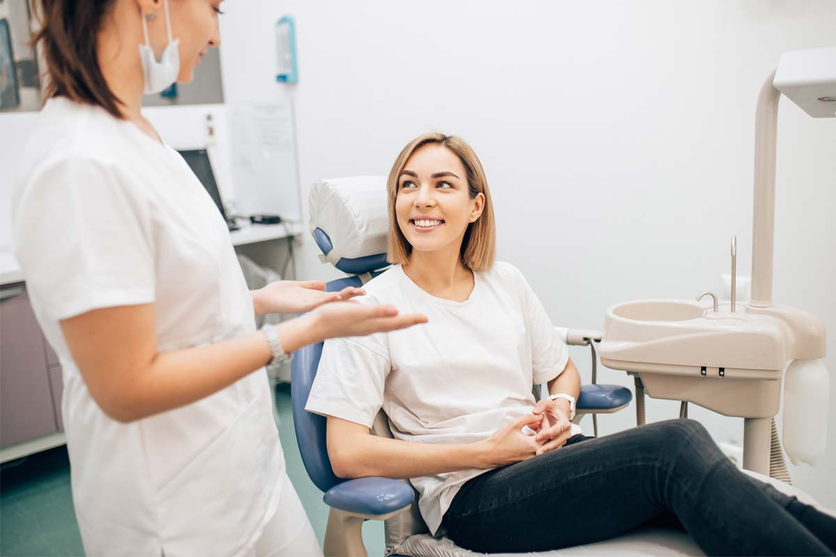 dental-exams dentist explaining dental exams to patient